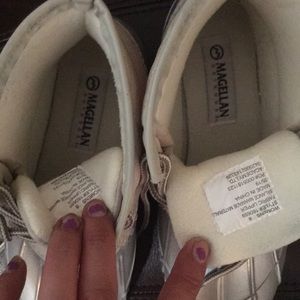 Magellan silver white boots